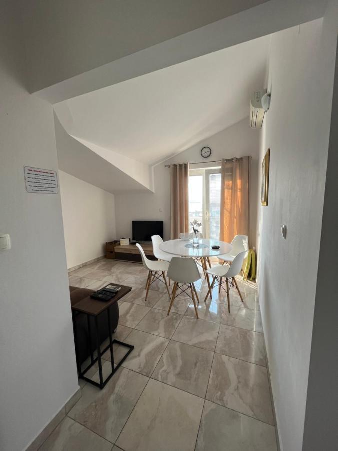 Apartments Goga Vodice Bagian luar foto
