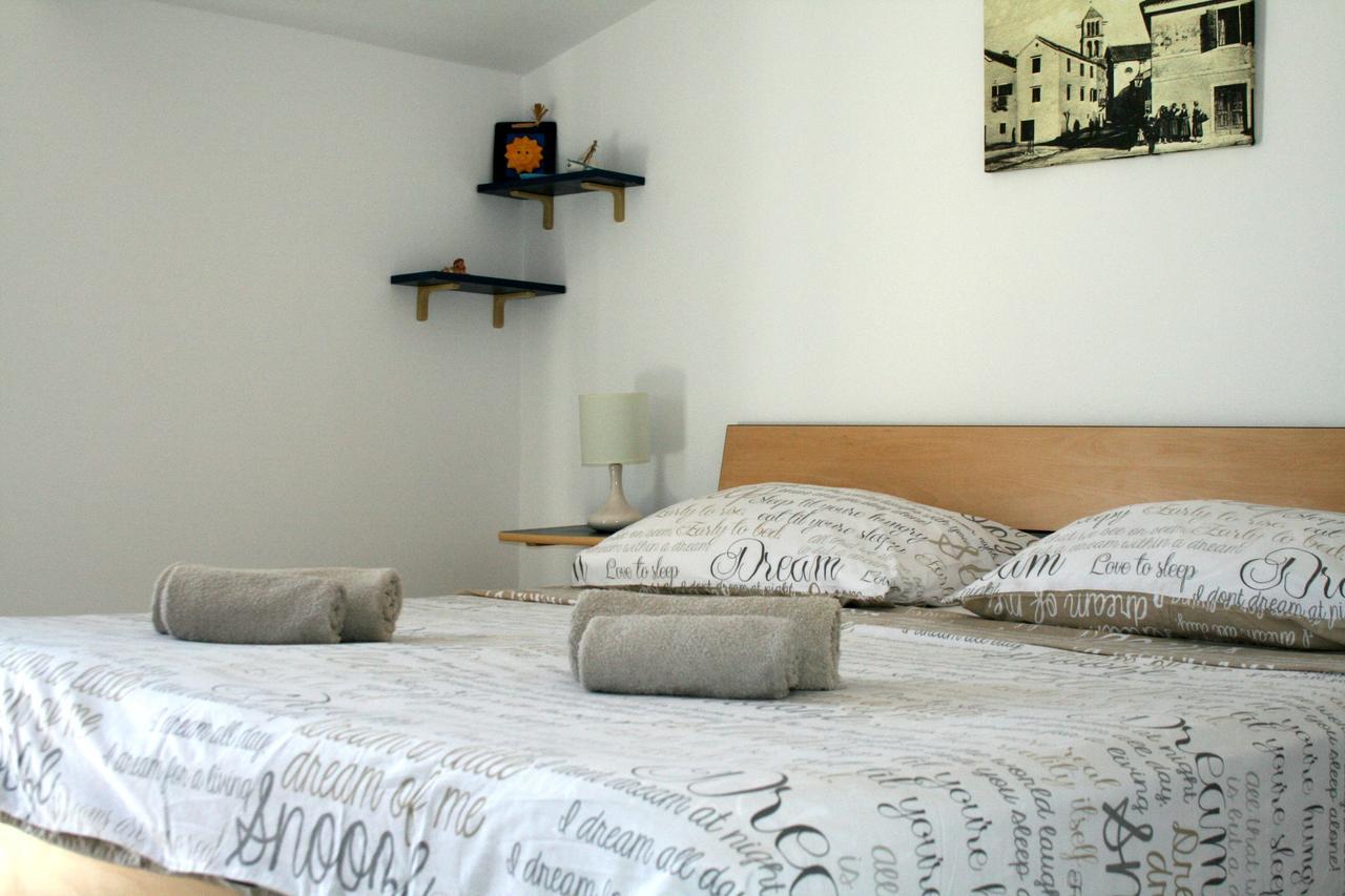 Apartments Goga Vodice Bagian luar foto
